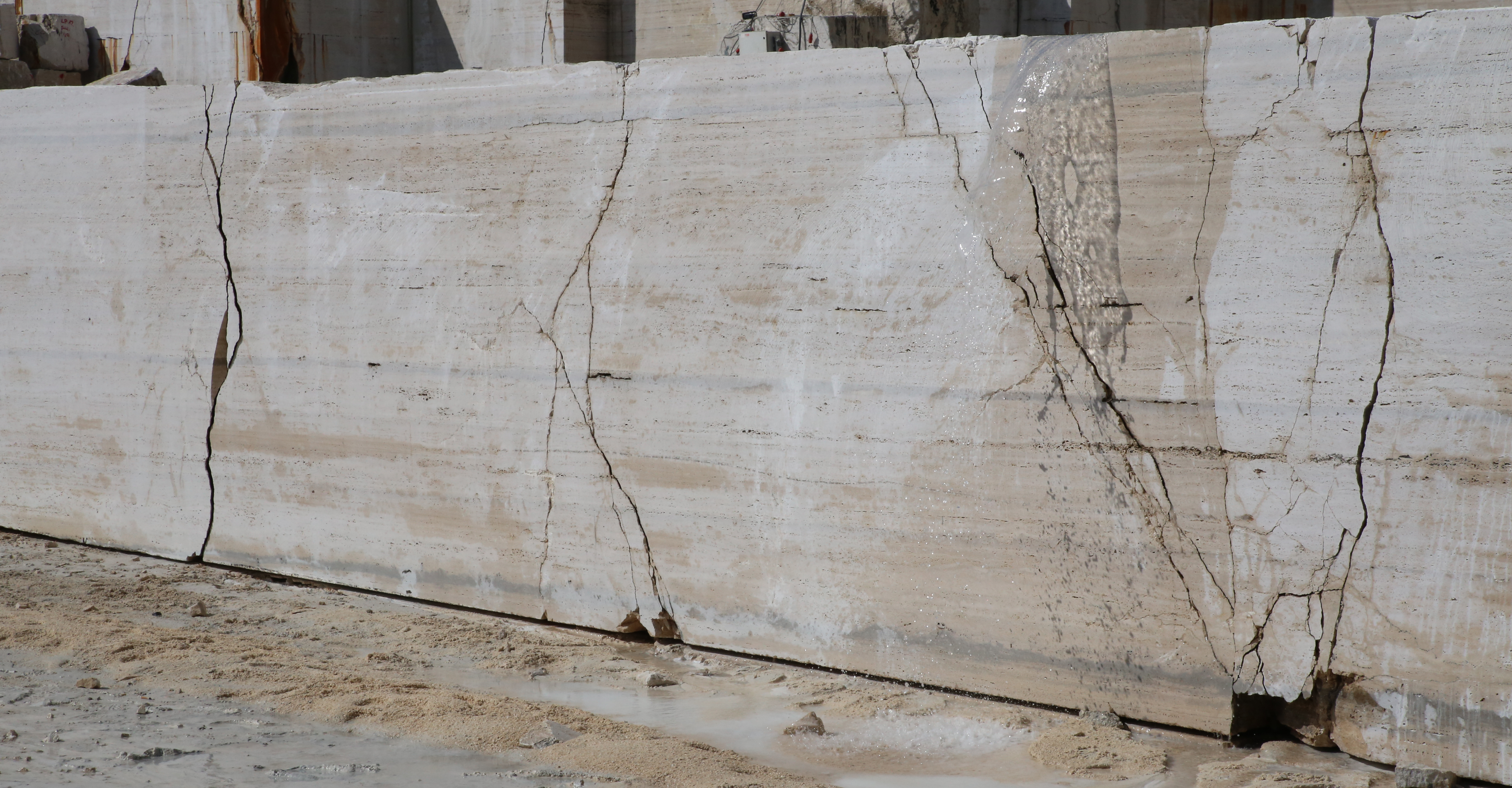 EXPERT OF TRAVERTINE FROM ITALY
